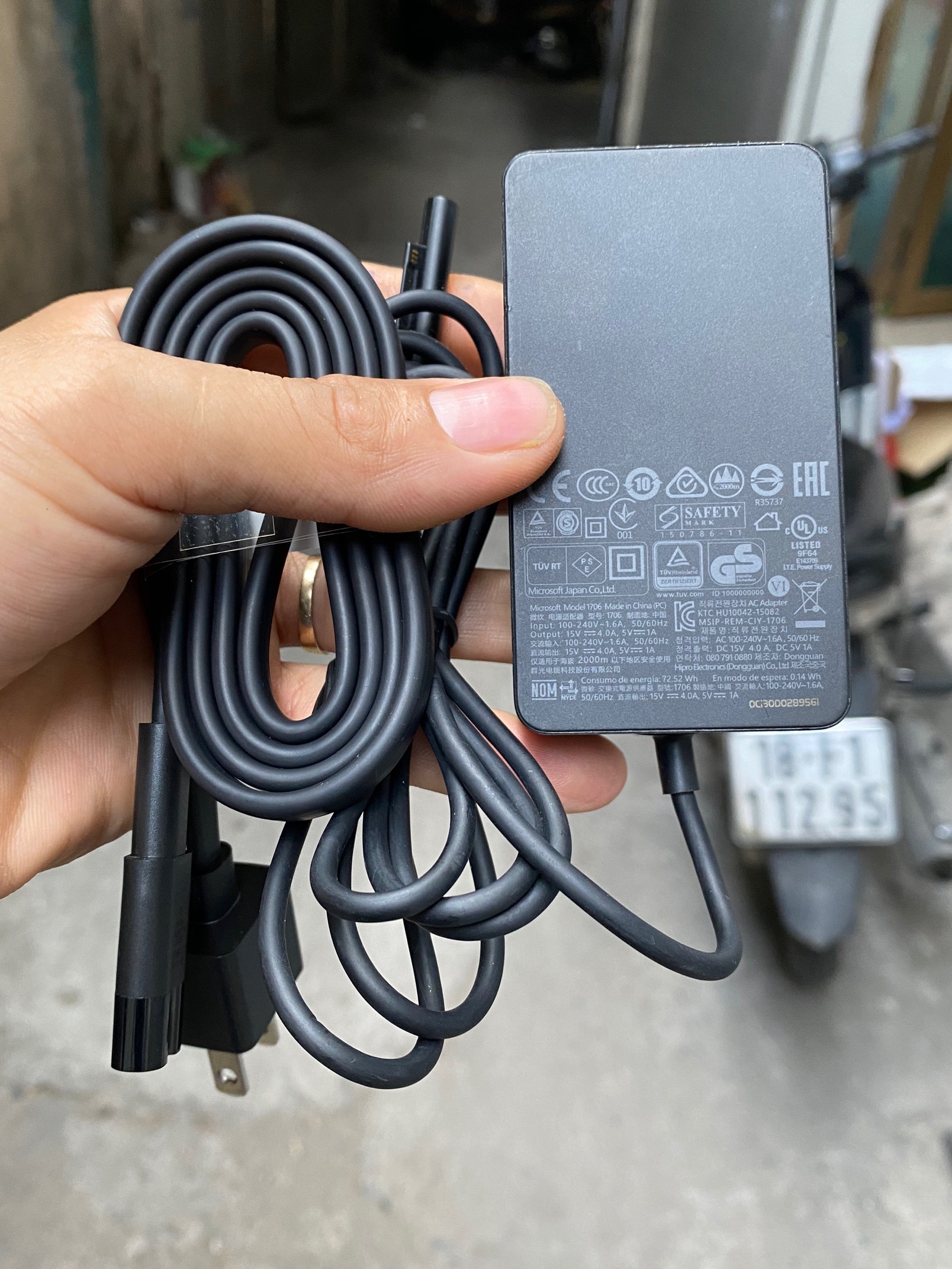 Sạc pin Surface Laptop 1 chính hãng zin theo máy