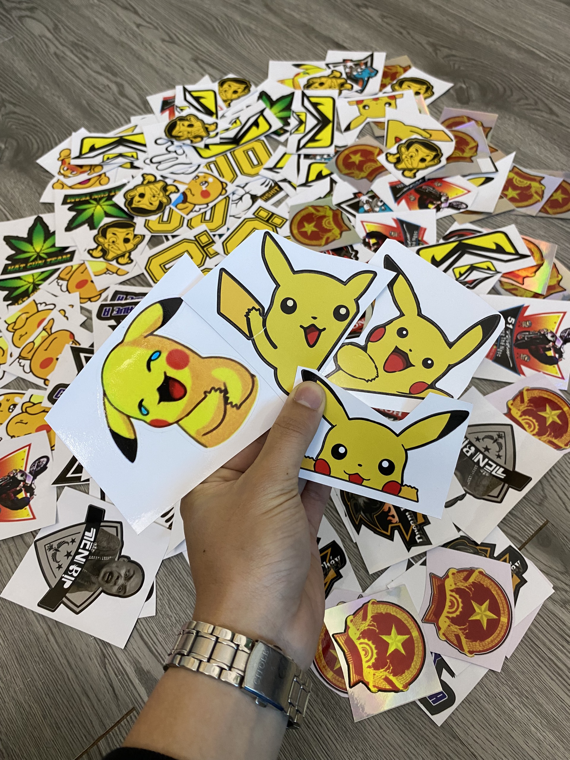 Tem Sticker PIKACHU 3Lớp cao cấp chống bong phai màu ! ( giá 1c )