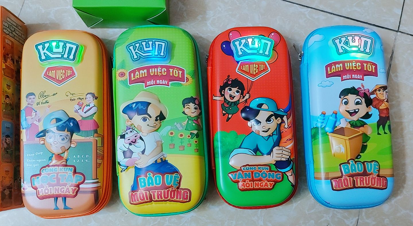 Hộp bút Kun bọc vải hình 3D có đèn phát sáng quà tặng sữa kun