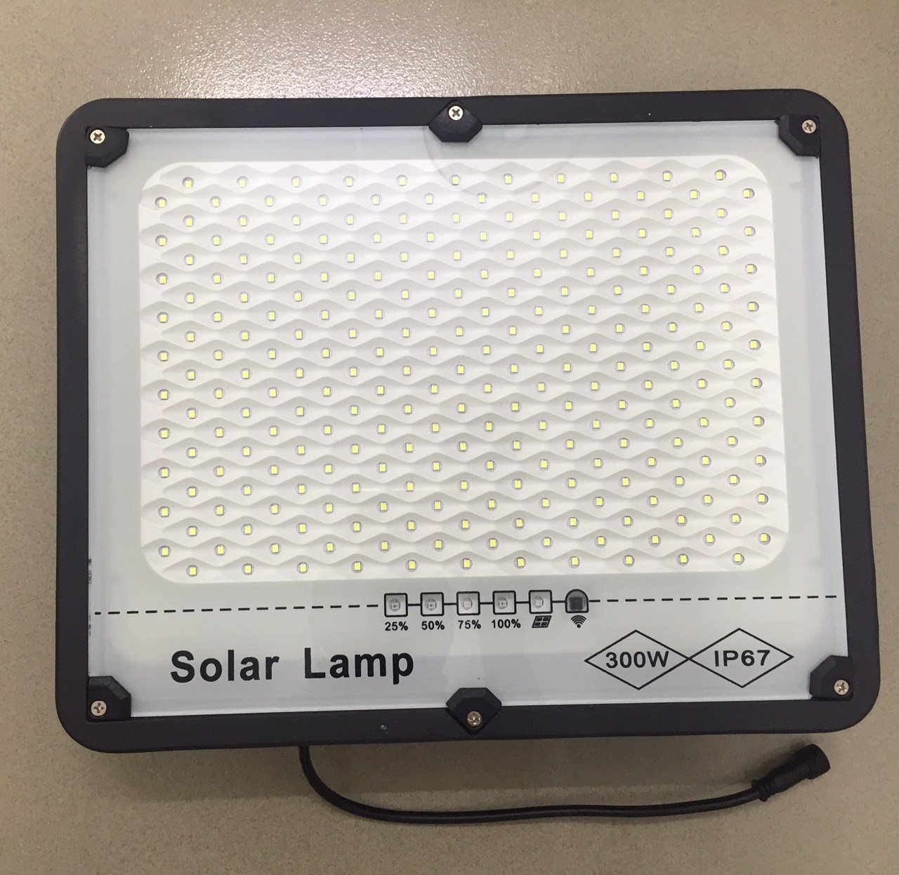 Đèn pha năng lượng mặt trời 300W