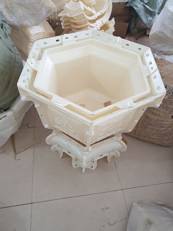 khuôn chậu lục giác 60 +chân quỳ ( 3 mảnh hoa, 3 mảnh chữ)