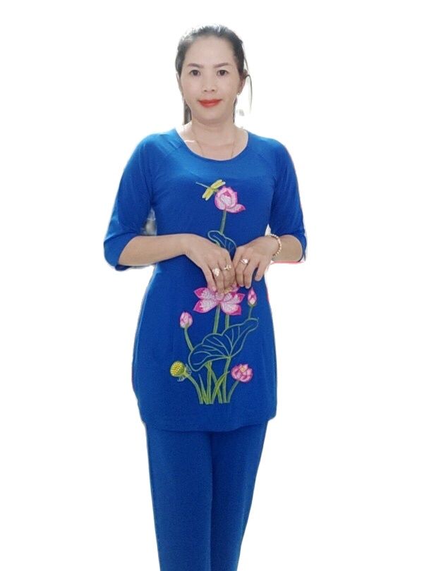 Bộ cách Tân sẻ tà thêu hoa sen từ 40-72kg mặc vừa
