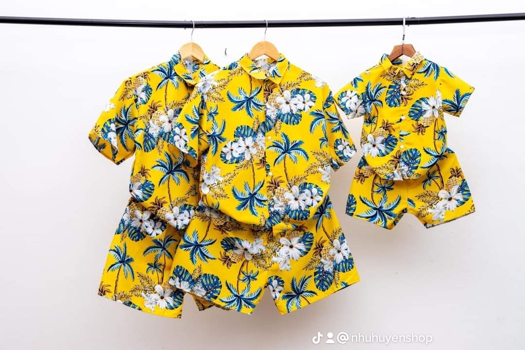 [Hàng có sẵn] Đồng phục đi biển mẫu hoa sứ nền vàng hot. Đủ size từ 7-100kg cho cả gia đình, team, chất kate thái loại 1, vải mềm mịn và không phai màu, quần người lớn có túi