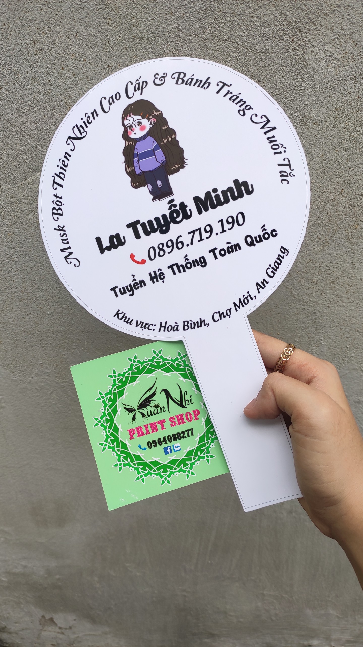 Logo Cầm Tay Chụp Ảnh Sản Phẩm