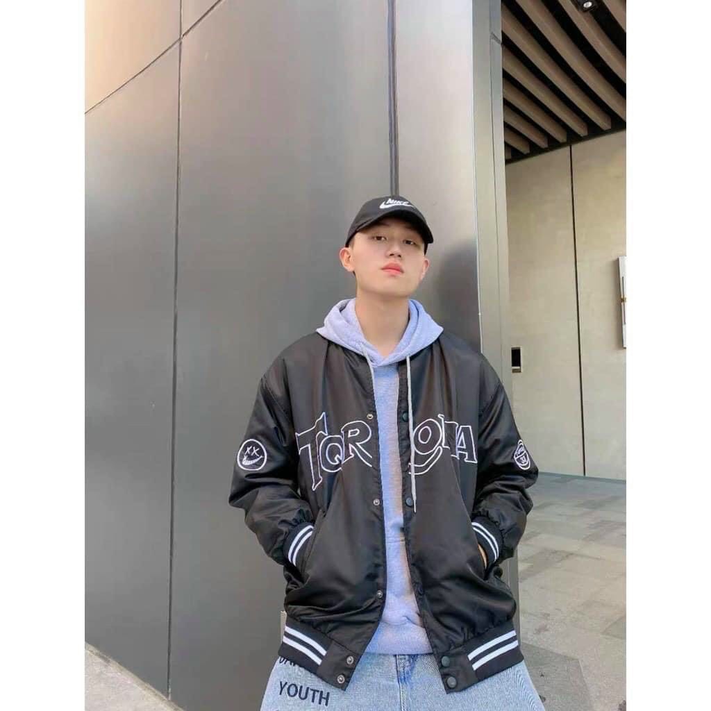 ÁO KHOÁC DÙ BOMBER 2 LỚP IN CHỮ VIỀN TRẮNG TORONA SIÊU SIÊU CHẤT NHA KHÁCH, NAM NỮ MẶC ĐỀU ĐẸP