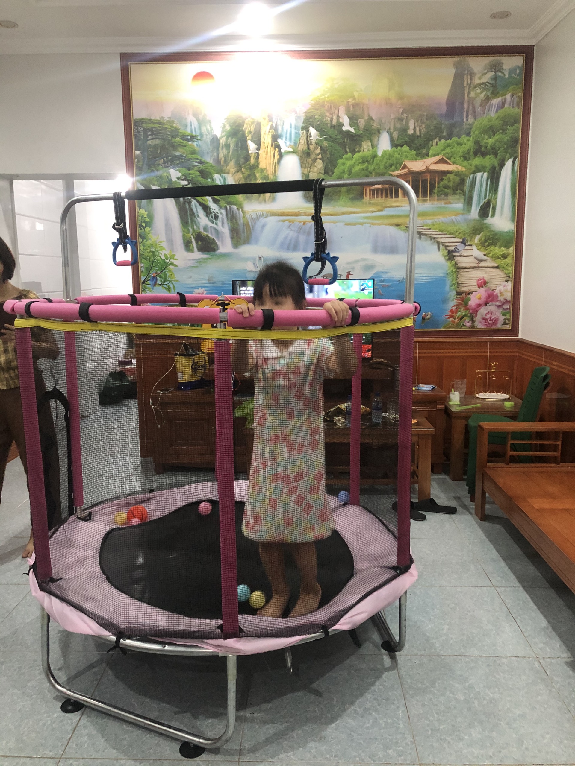 Sàn nhún, Nhà nhún nhảy, nhà bóng cho bé  đường kính 1.4m có xà đơn vận động tăng chiều cao { tải trọng 250kg}
