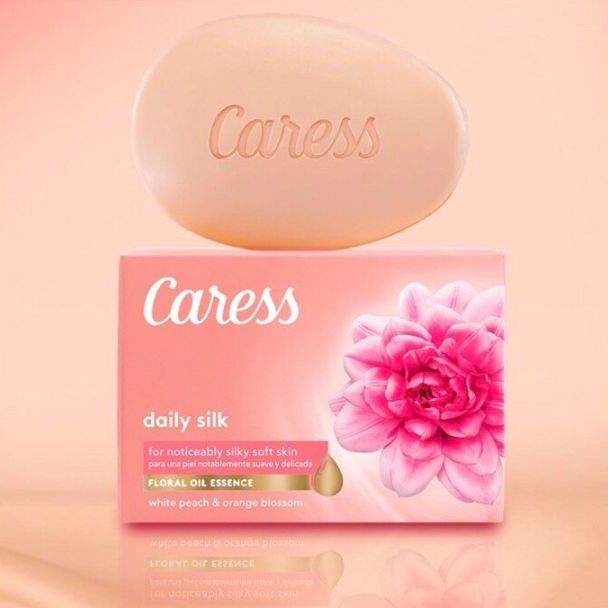 Xà bông cục Caress Daily Silk Floral Oil Essence 106g