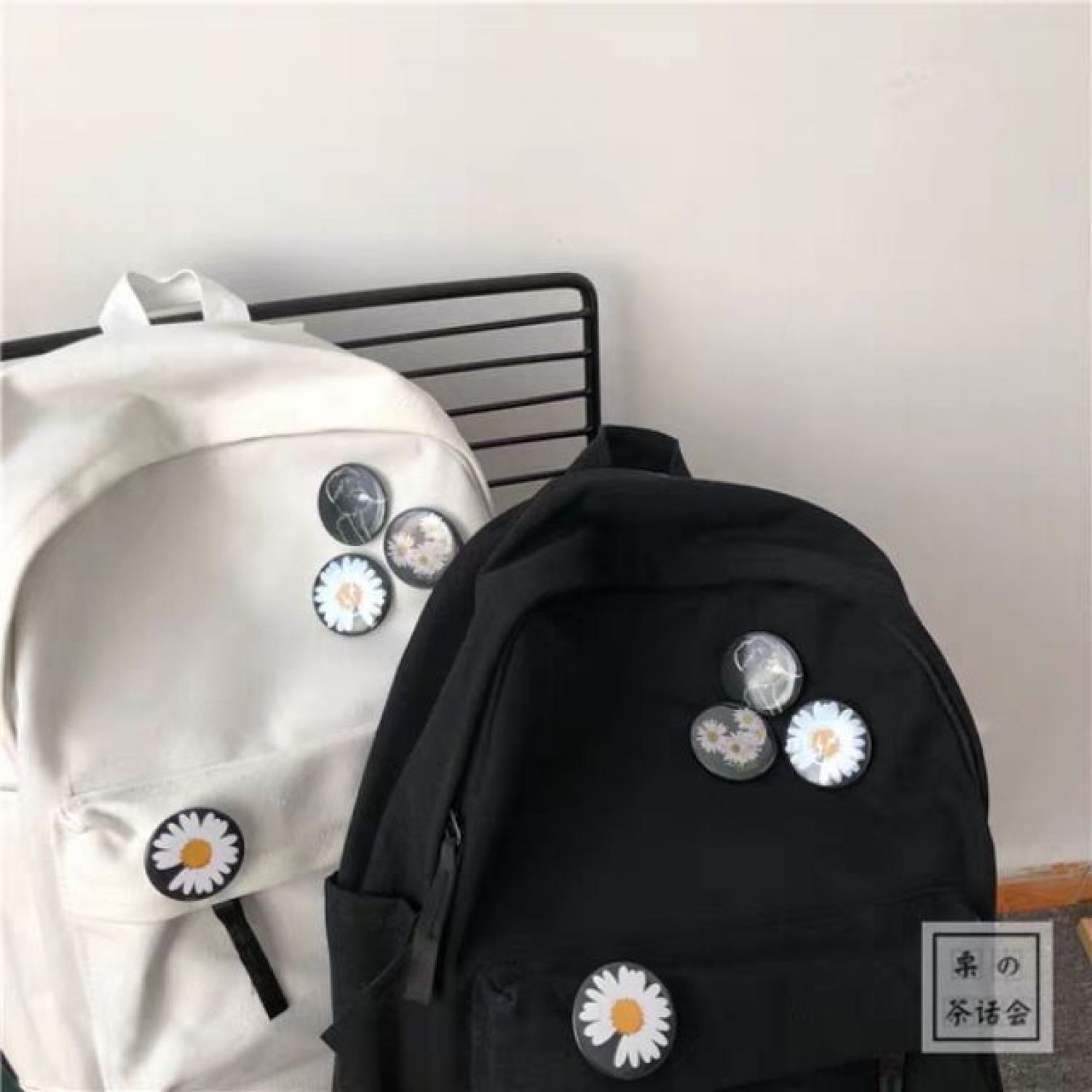 Balo nữ trơn kèm sticker hoa cúc đơn giản dễ thương
