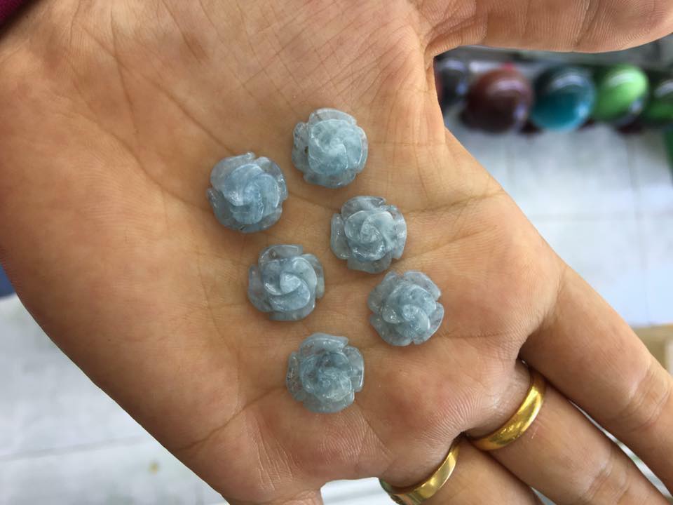 Mặt dây chuyền hoa mẫu đơn phong thủy đá aquamarine