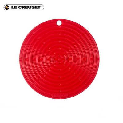 Đế lót nồi Le creuset đường kính 20cm, chất liệu silicone chịu nhiệt lên tới 250 độ C, dùng lót đế nồi gang cách nhiệt để bàn ăn