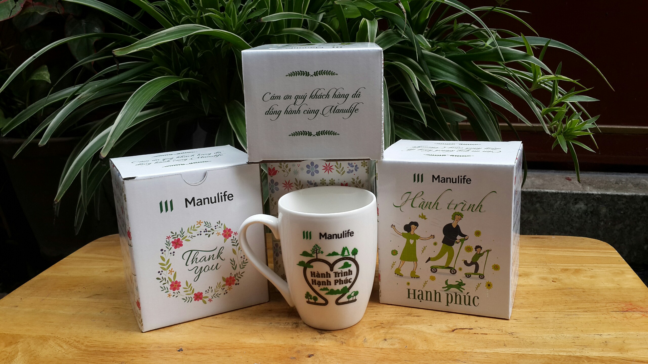 Ly sứ quà tặng Manulife