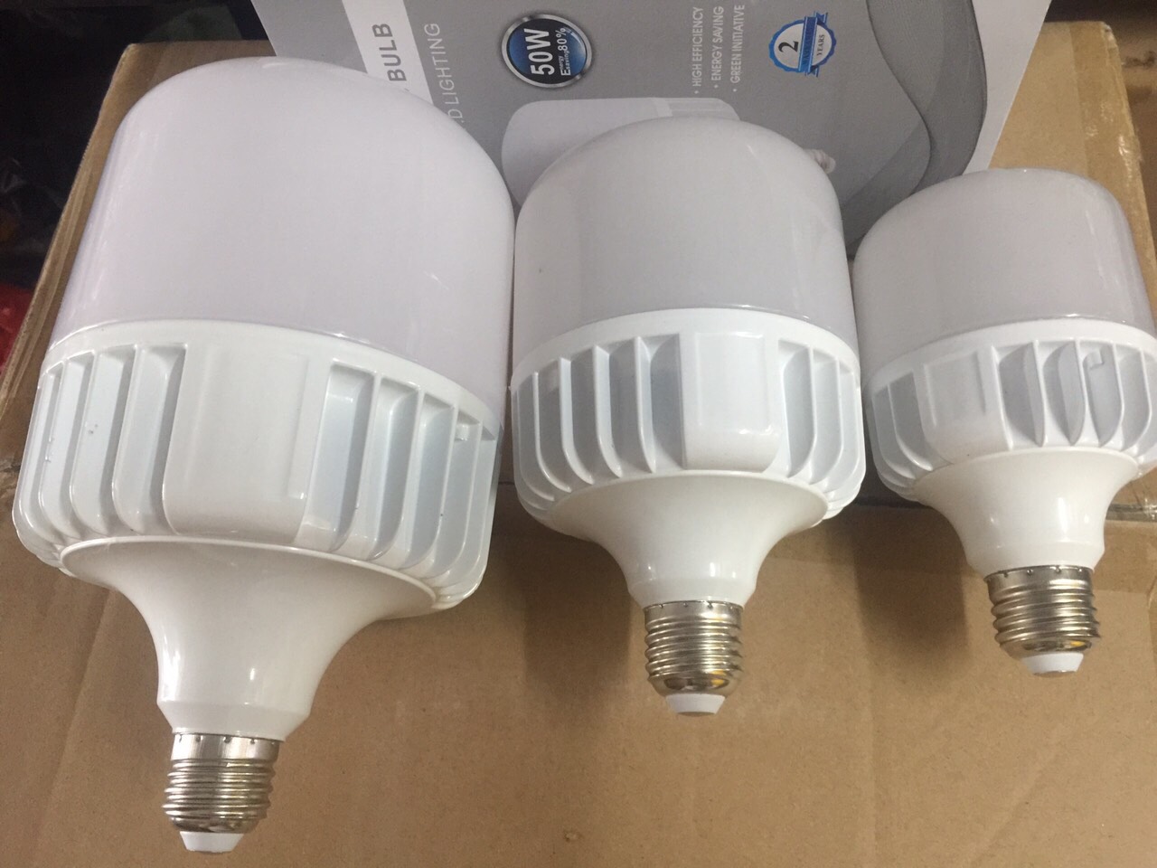 Bóng đèn led tròn buld trụ đế nhôm tản nhiệt cao cấp 50w siêu sáng. bảo hành 2 năm