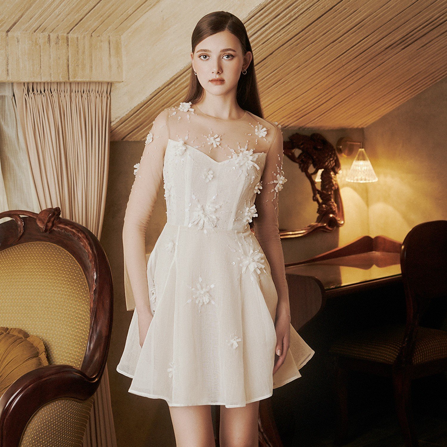 MAVEN - Váy trắng xoè tay dài phối lưới đính kết Tiala Dress