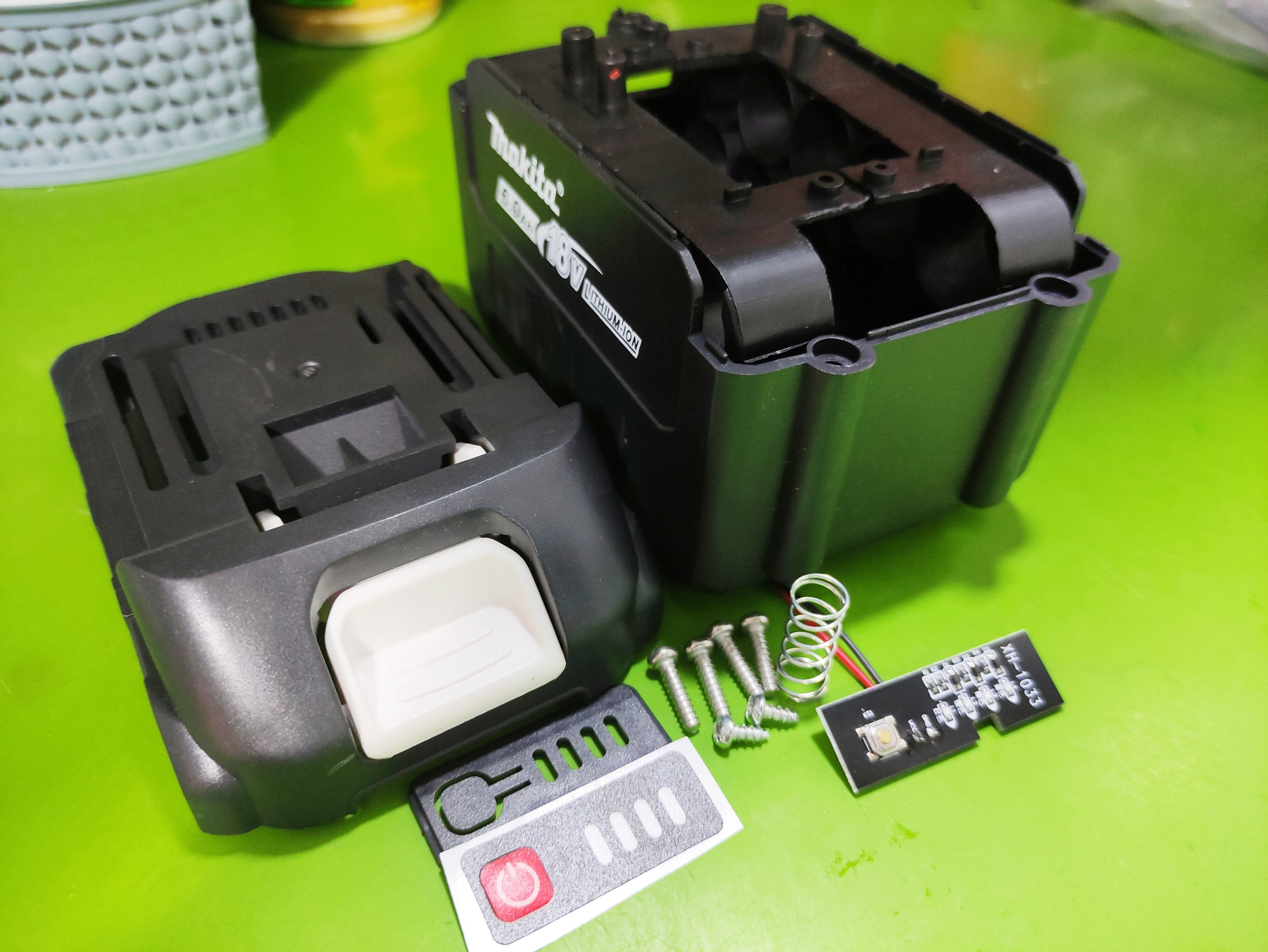 Vỏ pin Makita có đèn báo 3 hàng cell cao cấp