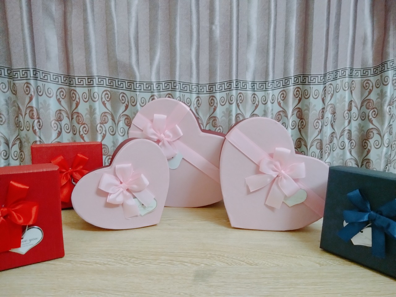 Hộp Quà Hình Trái Tim Tặng Kèm Hạt Xốp