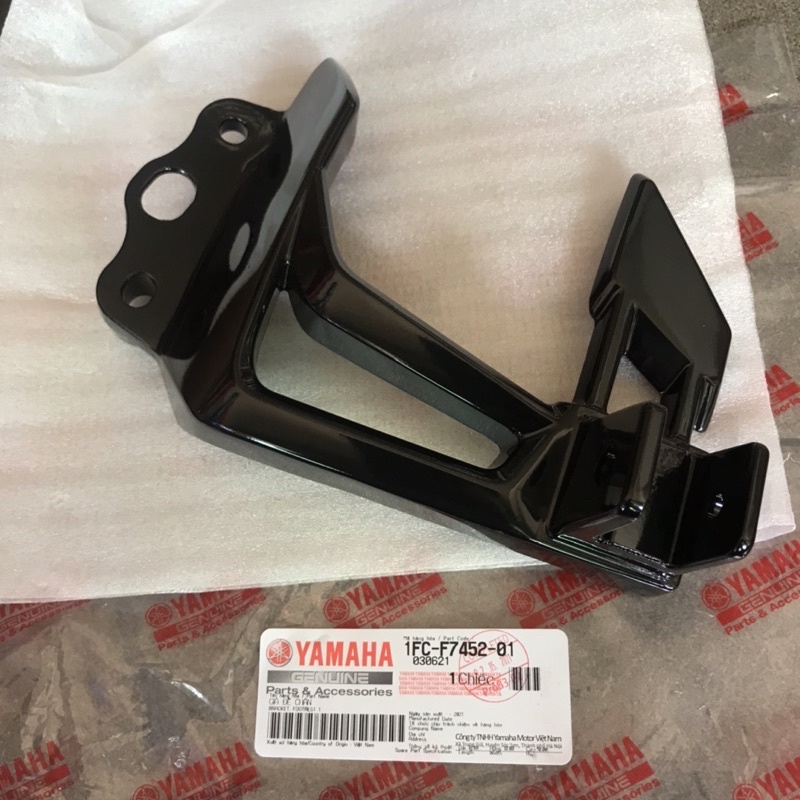 1fc-f7452-01 | bên trái | giá để chân sau sirius fi