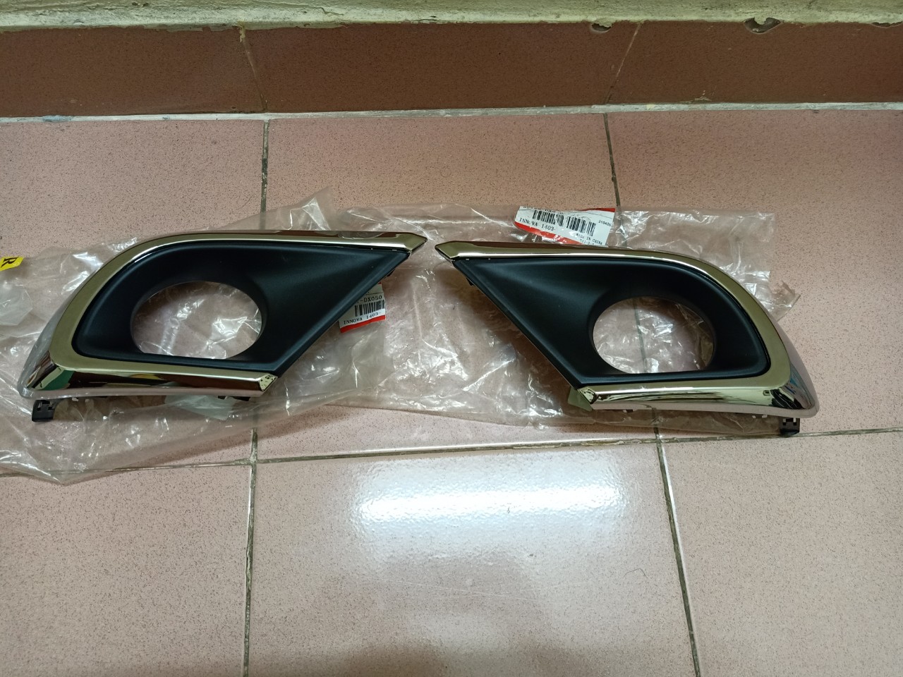 Ốp đèn gầm inova 2011-2016