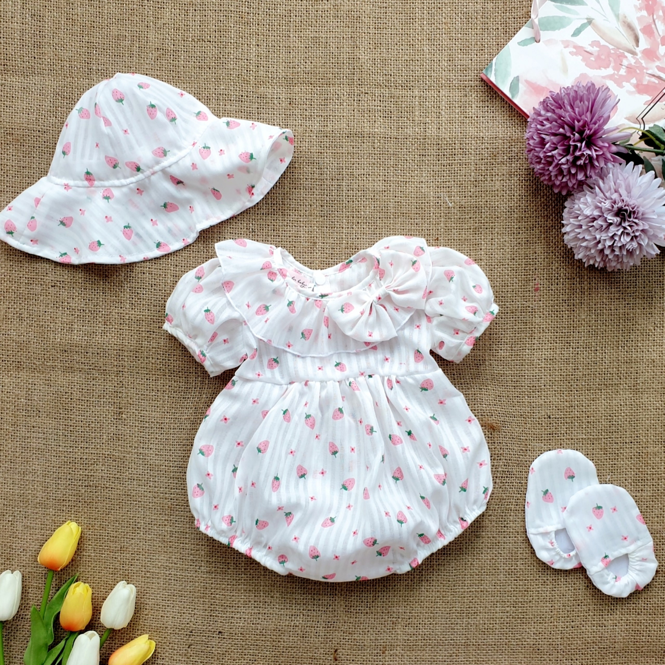 Set 3 món Đầm body trái dâu ngọt ngào, êm dịu cho bé tặng kèm nón và vớ xinh xắn v55