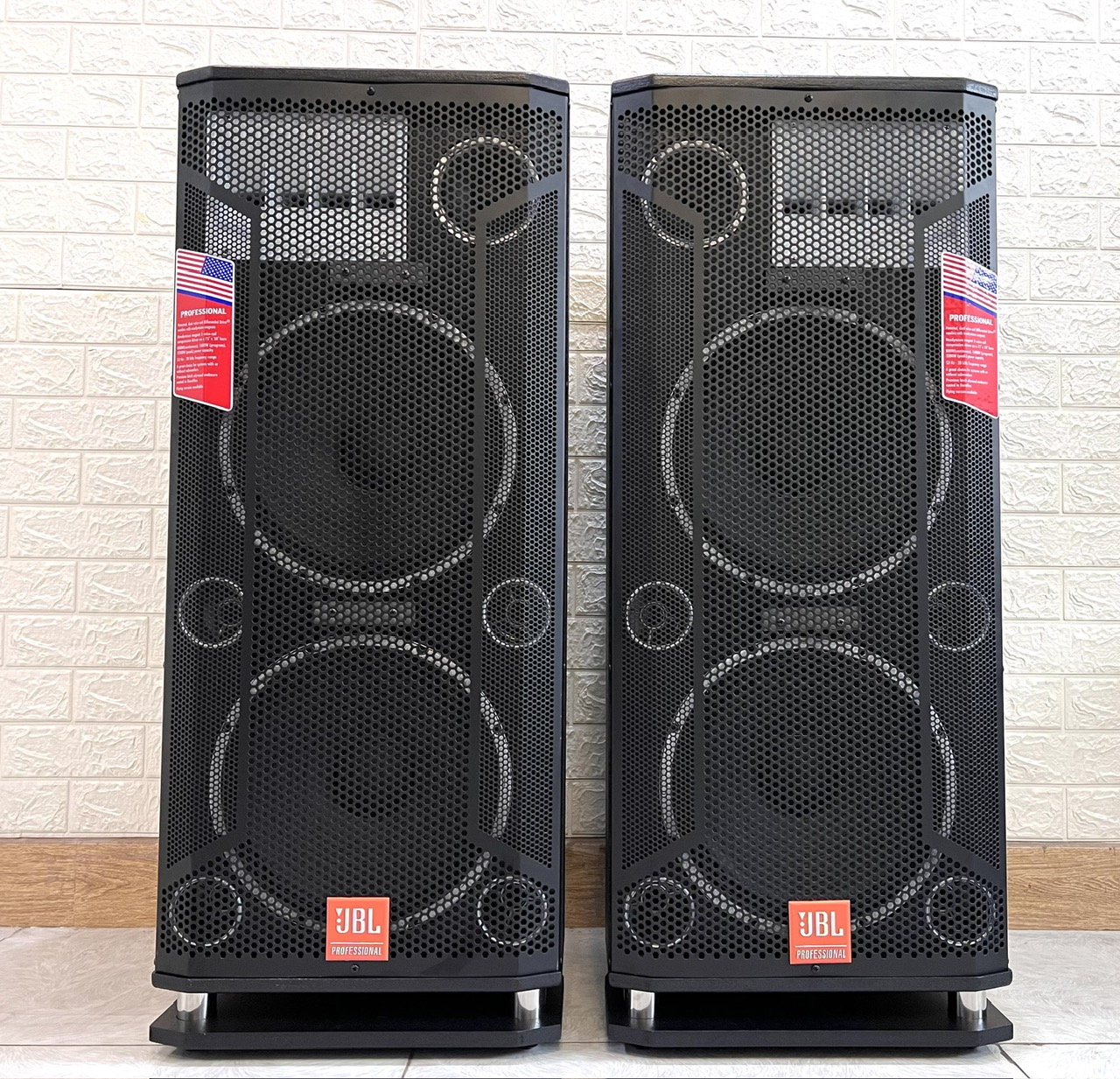 Loa đứng 3 tấc full đôi thùng sơn cao cấp 2 bass đôi 30 và 1 chép kèn họng array 1 loa mid 11,5 karaoke và nghe nhạc Vip