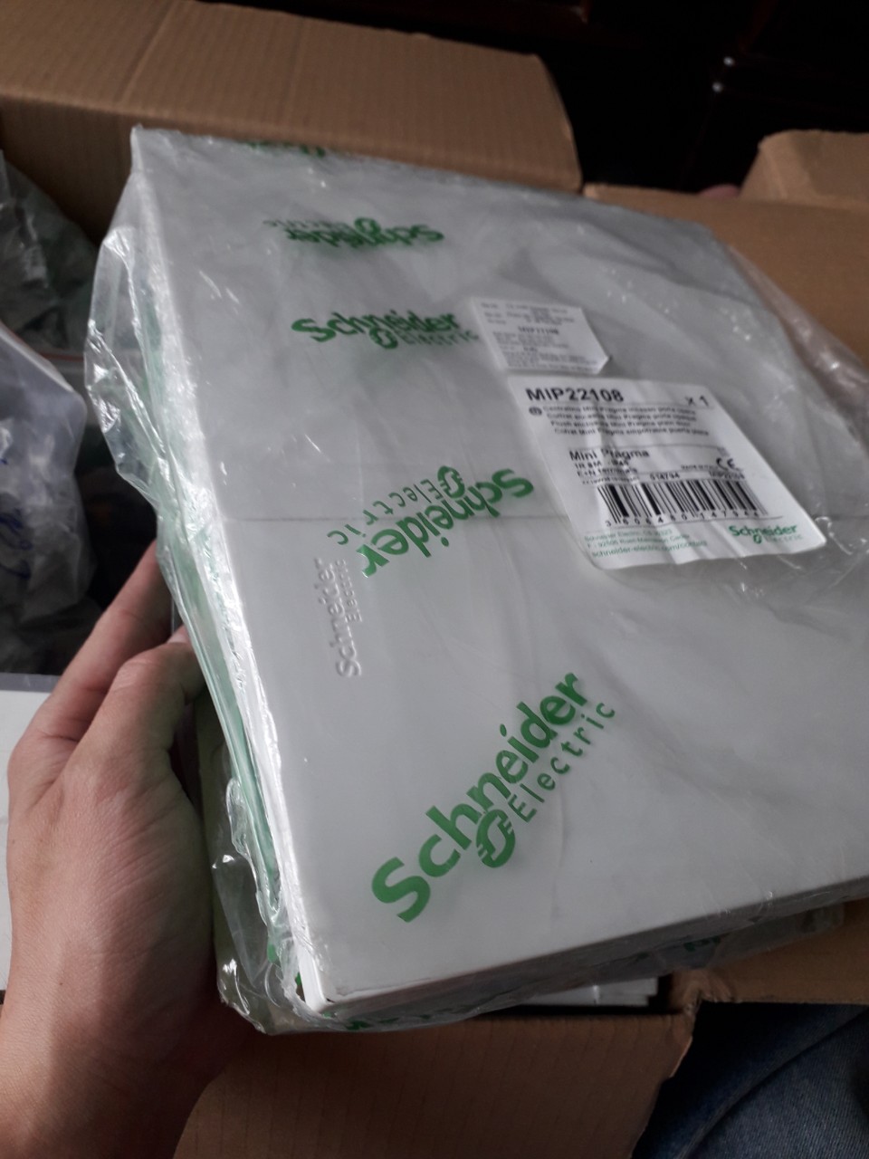 Tủ điện nhựa âm tường MIP22108 Schneider 8 đường