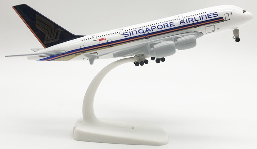 Mô hình máy bay Singapore airlines  A380 18cm có bánh xe + đế trưng bày