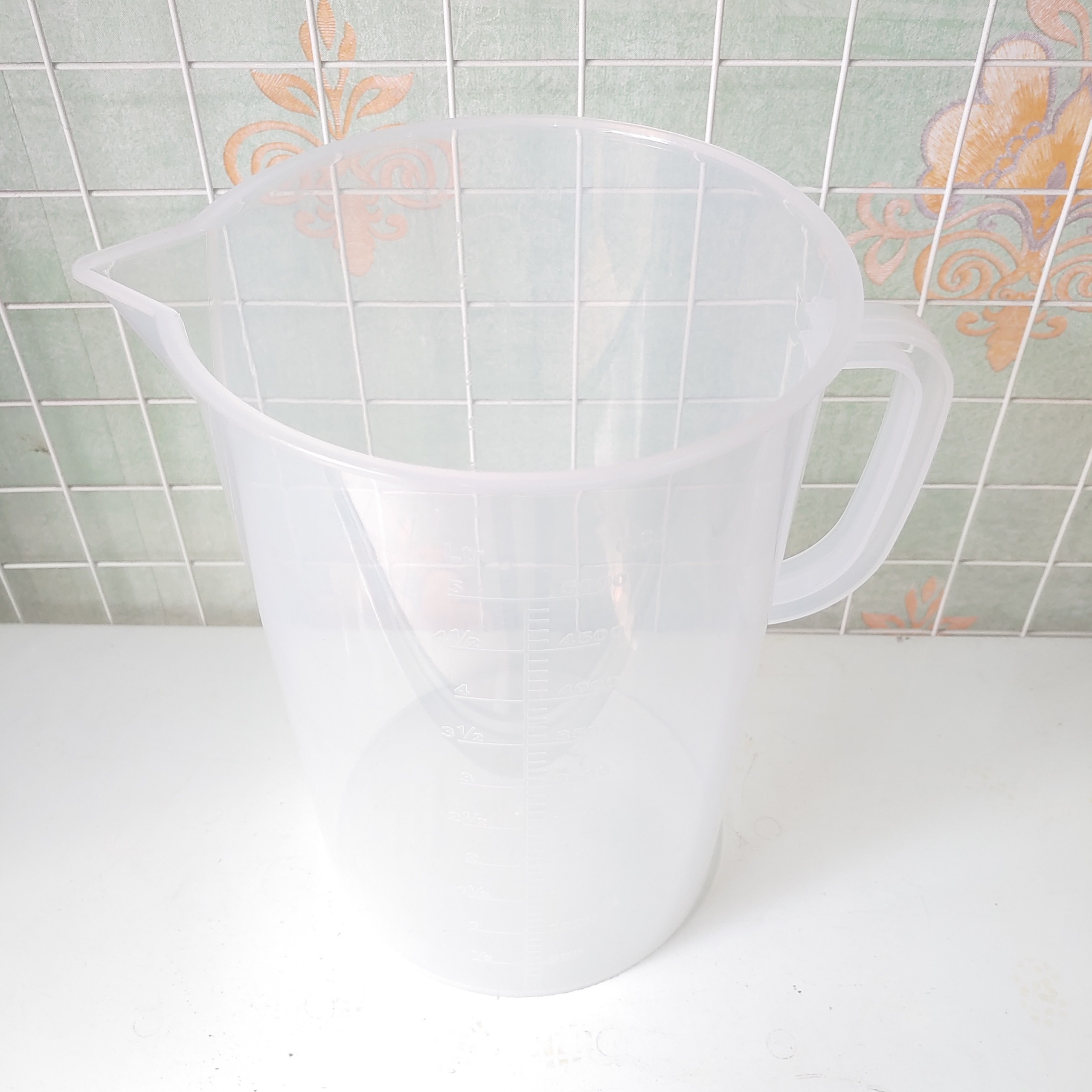 Ca nhựa 5L có vạch chia