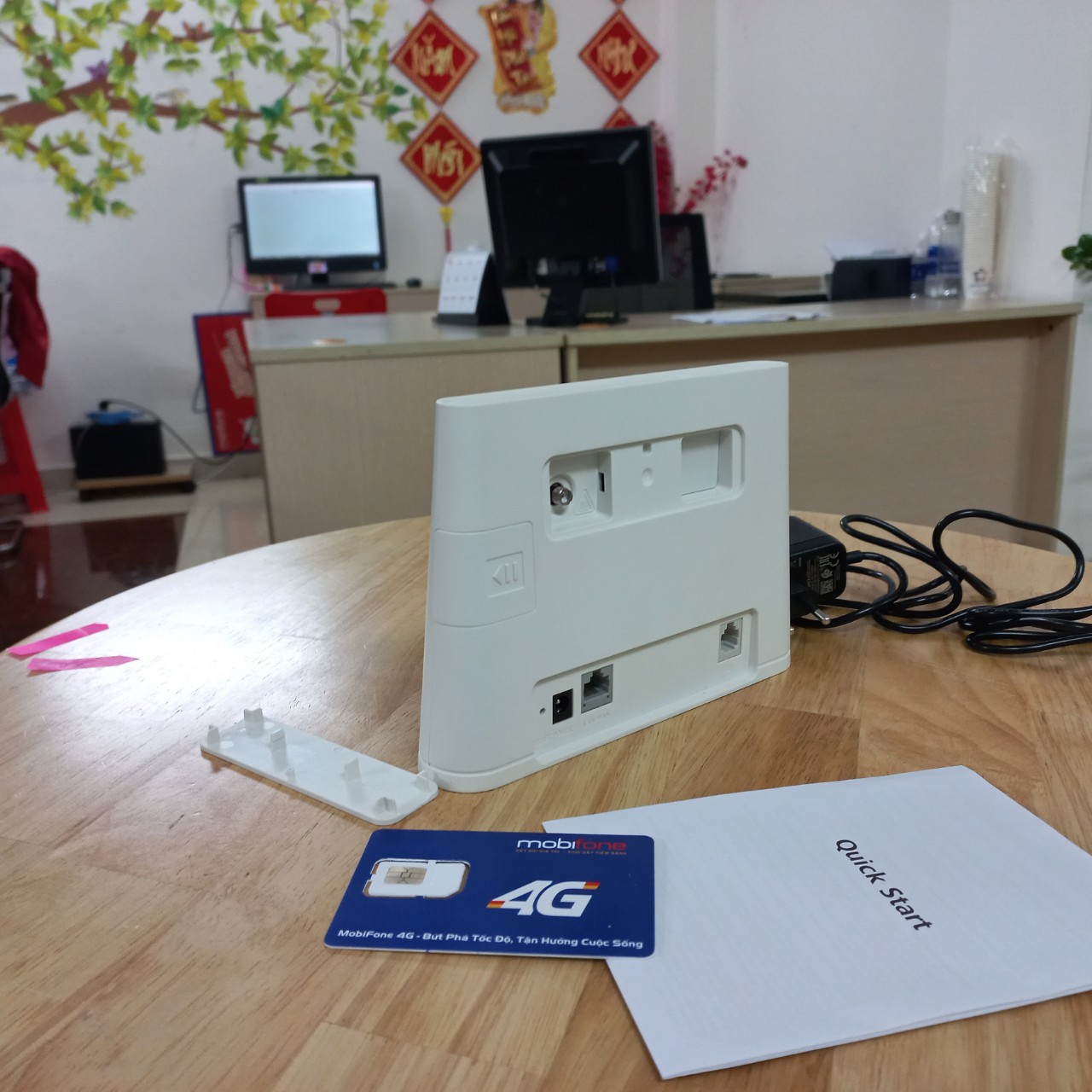 Cục wifi 4G tốc độ cao Huawei B311-221 kết nối 32 thiết bị dùng lúc tốc dùng sim các mạng