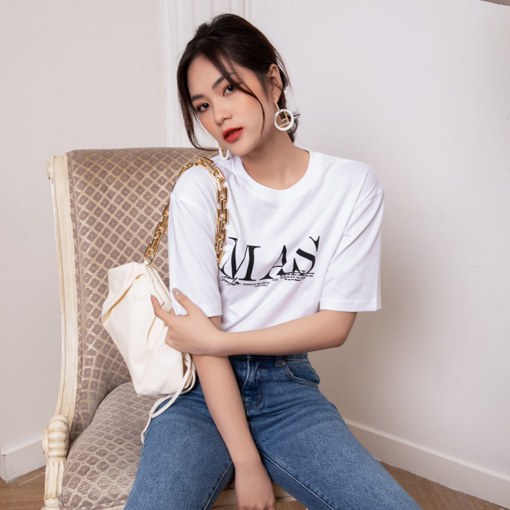 Áo thun nữ cổ tròn MASARA, màu TRẮNG họa tiết in chữ vải Cotton pha sợi đặc biệt chống nhăn, thấm hút, thoáng mát, phom dáng hiện đại