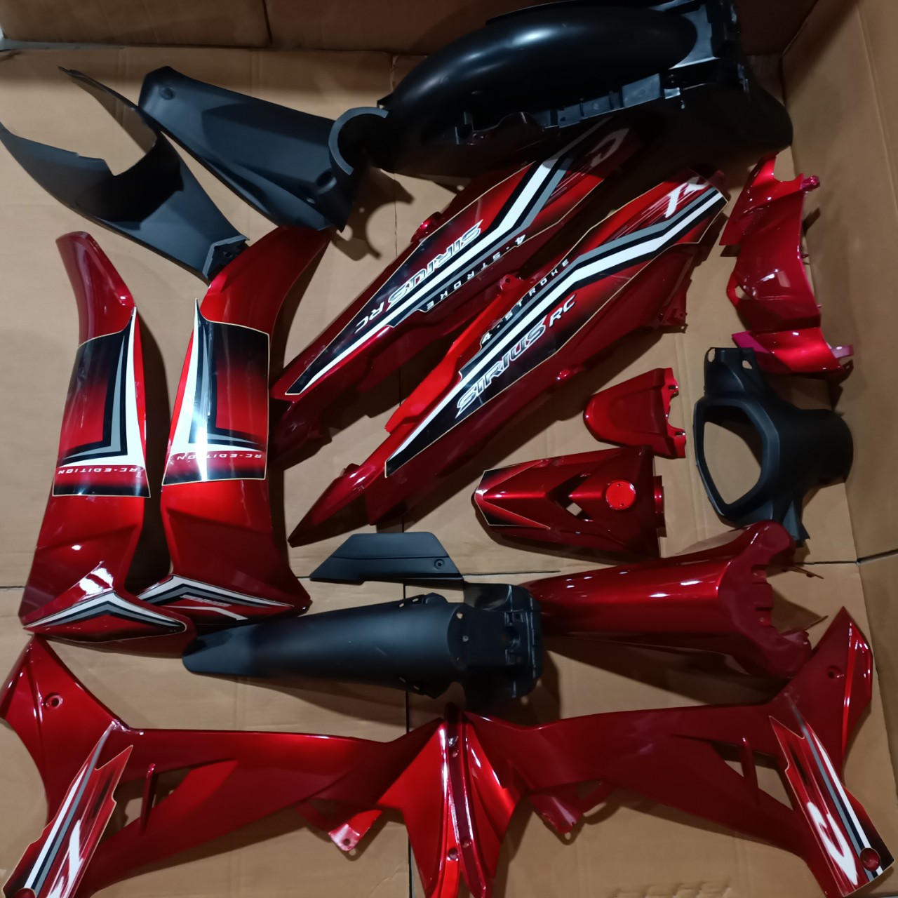 Bộ nhựa dàn áo xe SIRIUS Màu Đỏ Candy đời 2005 - 2018 nhựa nguyên sinh ABS cao cấp - Tặng Bộ Tem 3 L