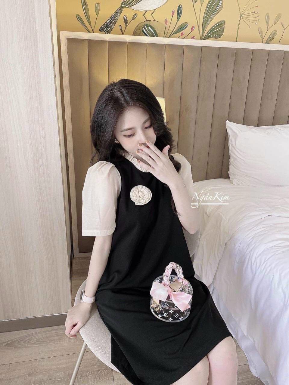 Đầm - Váy Đũi Cổ Bèo Tay Lỡ Kèm Hoa Gài Ngực