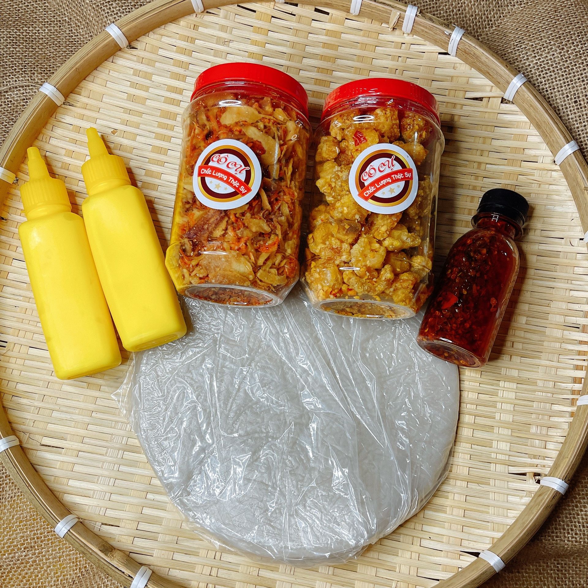 Combo đặc biệt : 300gr bánh tráng phơi sương, 200gr ruốc hành phi, 150gr tóp mỡ rim mắm tỏi ớt, 100ml sa tế + bơ béo