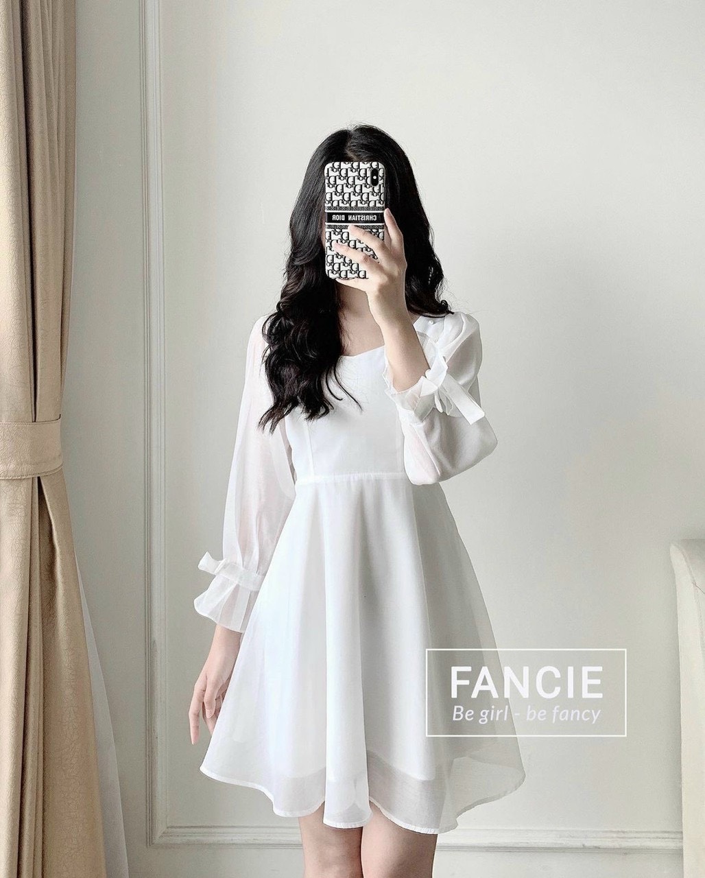 Đầm trắng xòe thắt nơ tay đính cườm vai xinh xắn