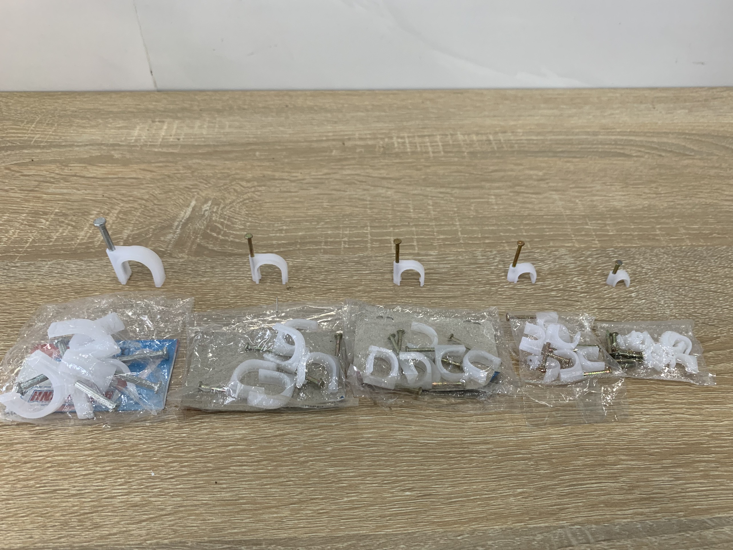 Đinh móc đóng dây điện, ống điện vào tường 7mm, 10mm, 11mm, 13mm, 16mm