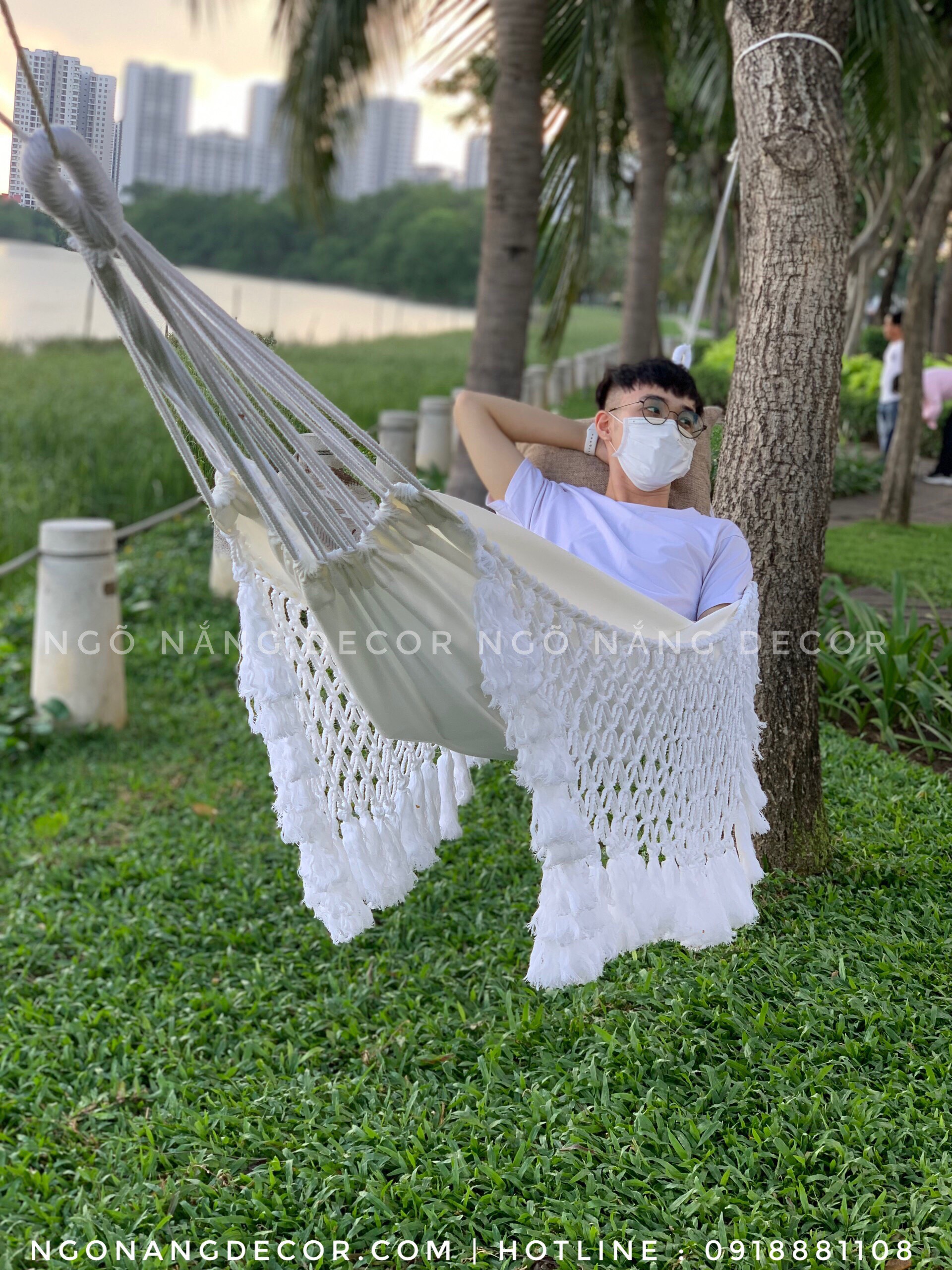 Lưới võng nằm canvas tua rua gấp gọn di chuyển tiện lợi