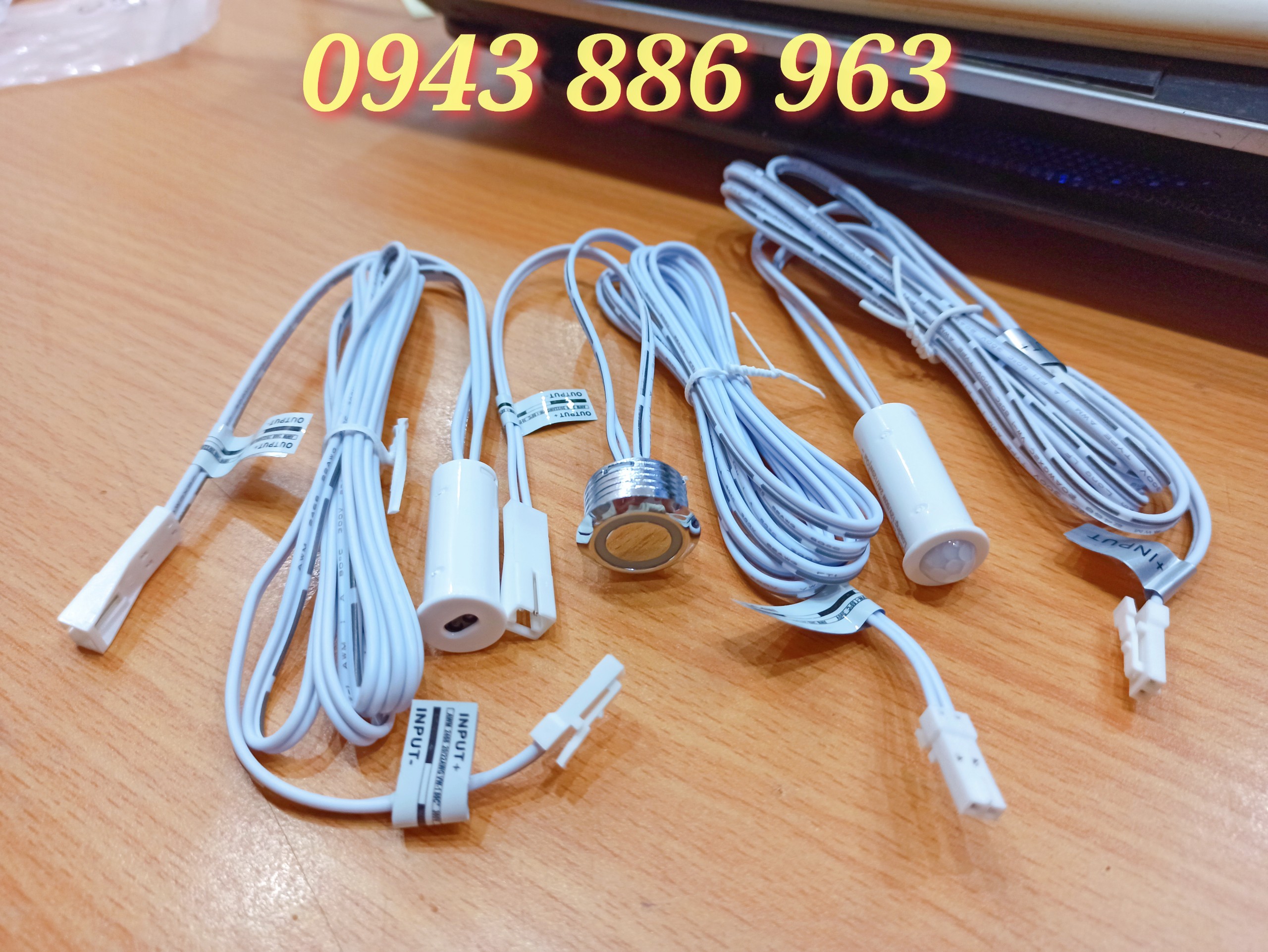 Cảm biến vẫy tay, đóng mở, chạm dùng cho LED 12v kết hợp led thanh , led dán trang trí nội thất, tủ bếp