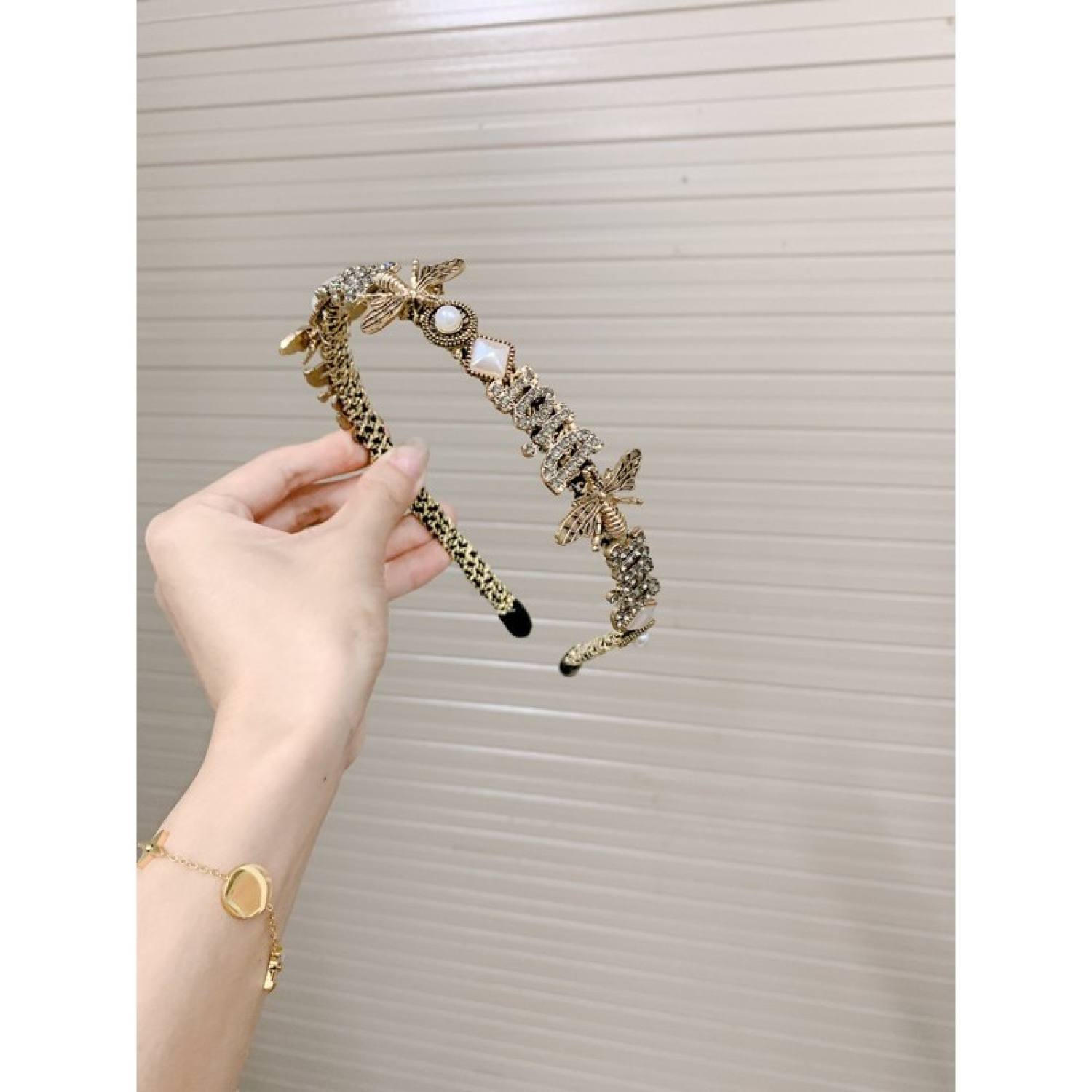 Băng đô cài tóc con ong chảnh