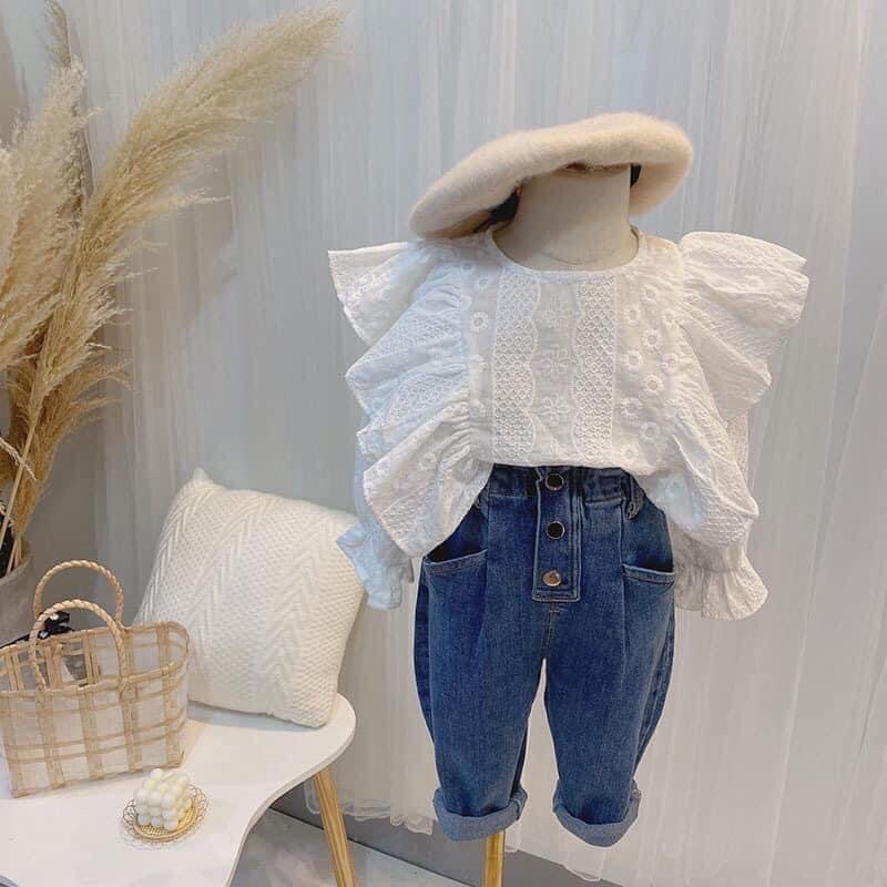 Vải boi trắng trơn đục lỗ hình hoa
