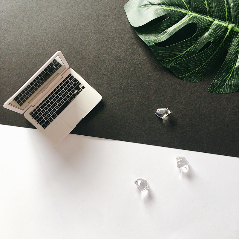 Gương trang điểm hình macbook mini