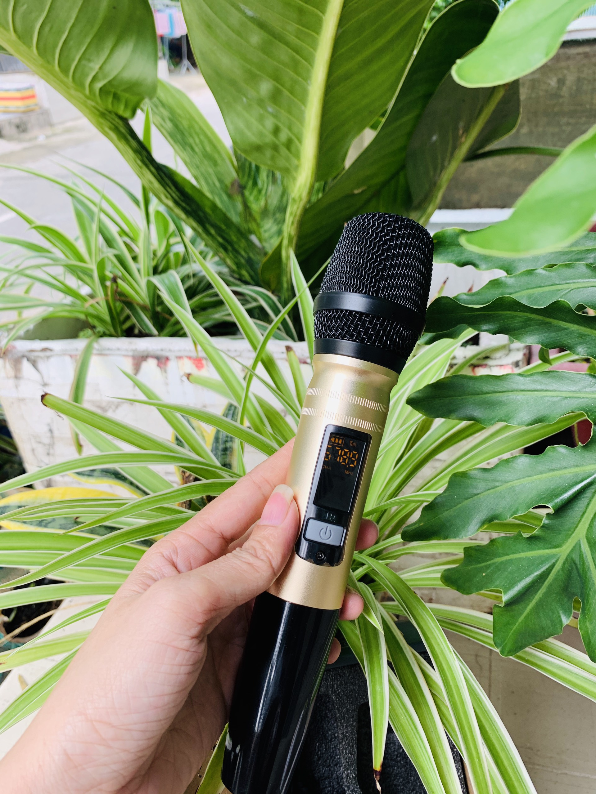 Mic ux2 uhf ko day