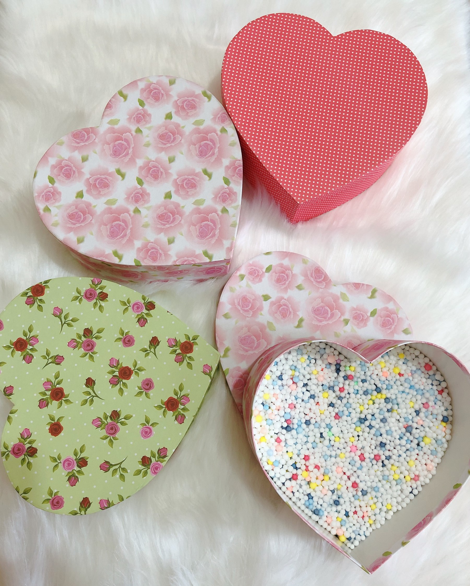Set hộp quà trái tim size lớn kèm hạt xốp nhiều màu