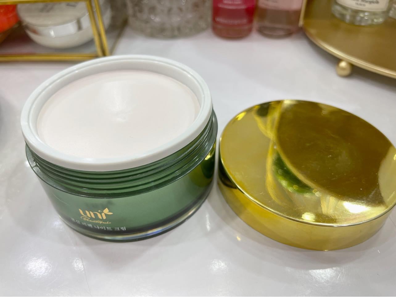 Kem dưỡng trắng da body sữa nén ủ đêm Uni Beautiful