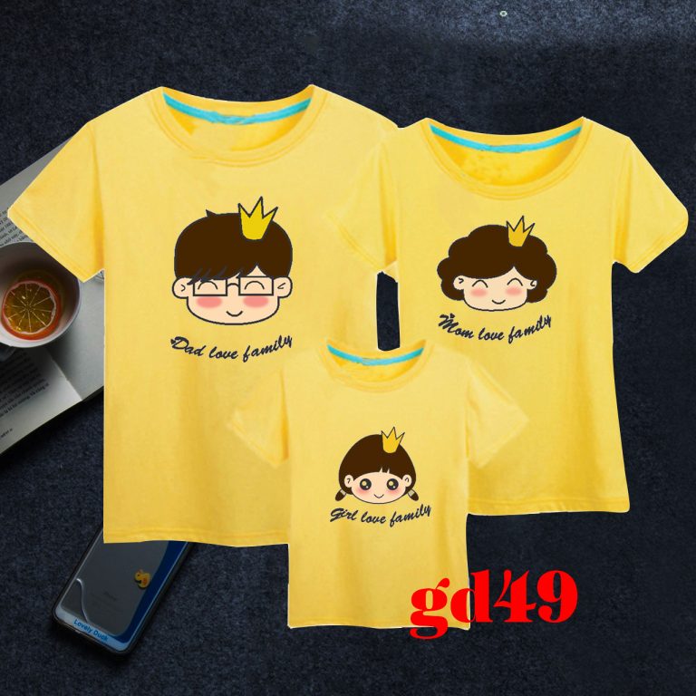 các kiểu áo gia đình đẹp in các thành viên đội vương miện