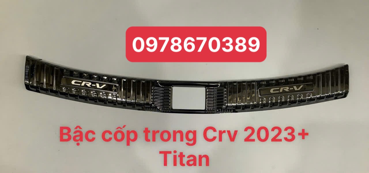 Ốp bậc cốp trong mạ titan xe Honda CRV 2023.