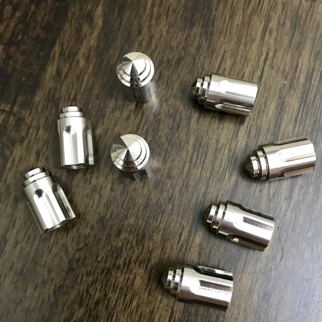 Nắp van vòi xe máy inox đầu bông mai (1 cặp)