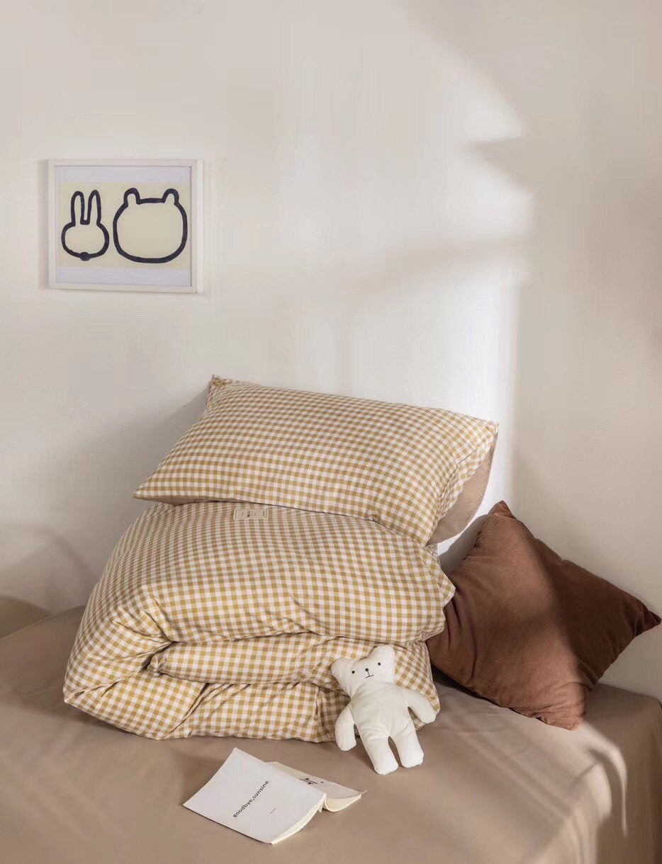 ( Tặng ngay 1 vỏ gối ôm ) Bộ chăn ga gối cotton ticci 100% Nhập Khẩu Hàn Quốc Mẫu Kẻ Ô Vuông Vàng Nhạt