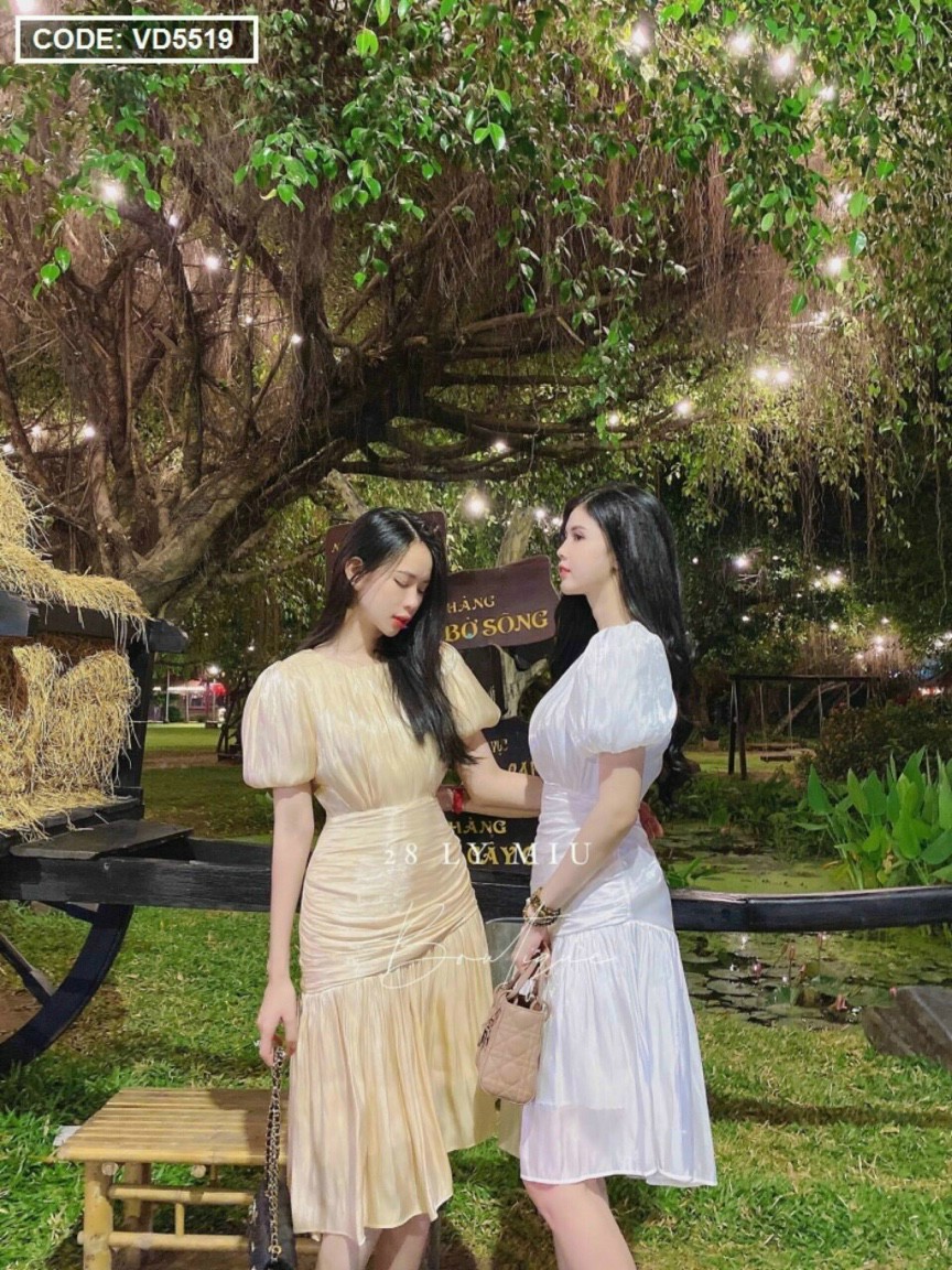 Váy dáng maxi màu trắng tinh khôi, chất phi lụa cực đẹp nhé, có xẻ tà, lưng chun ôm dáng nhé HL872