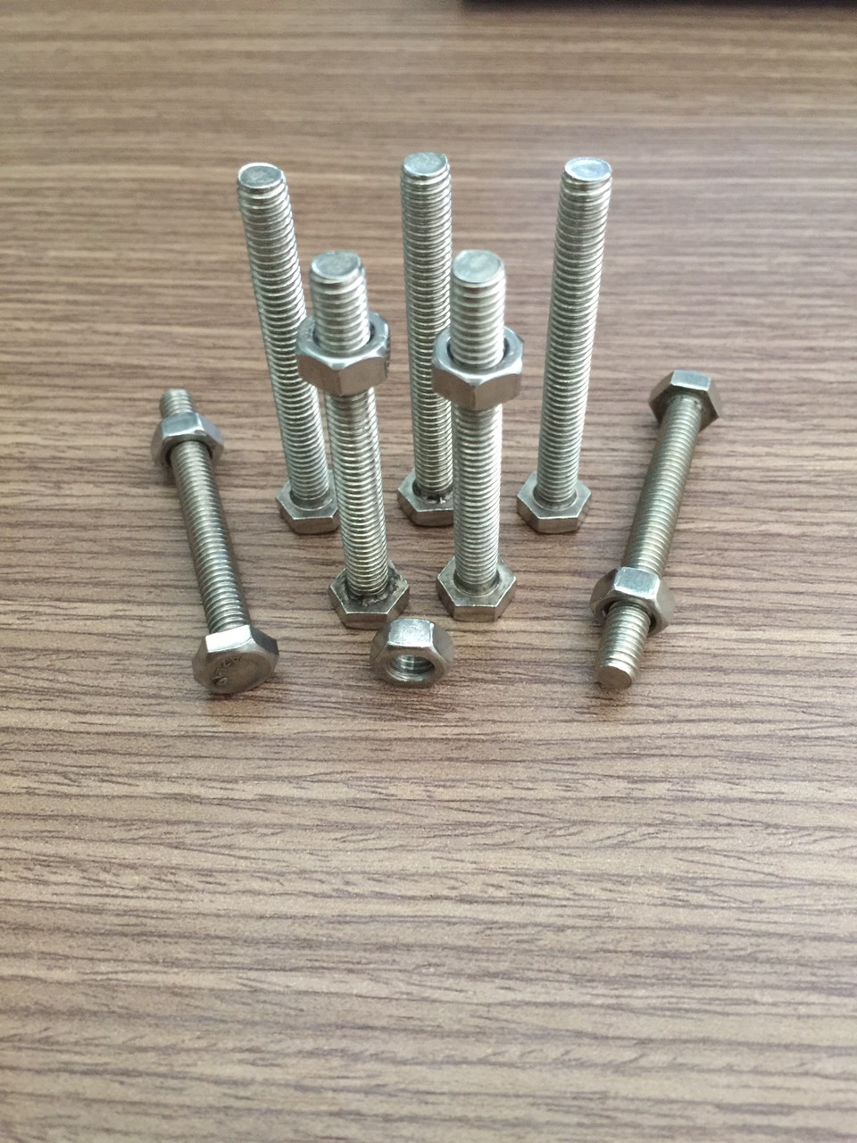 1 BỊCH 25 CON BULONG ĐAI ỐC INOX 201 6x50 M.E HOÀNG KHANG