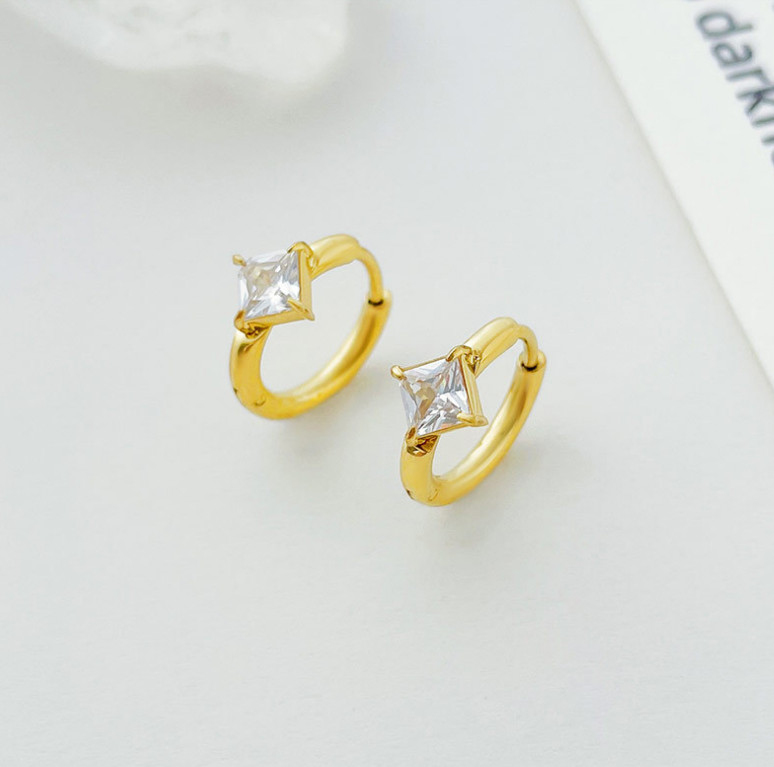Bông tai nữ khoen tròn đính đá vuông titan không han rỉ tt4509