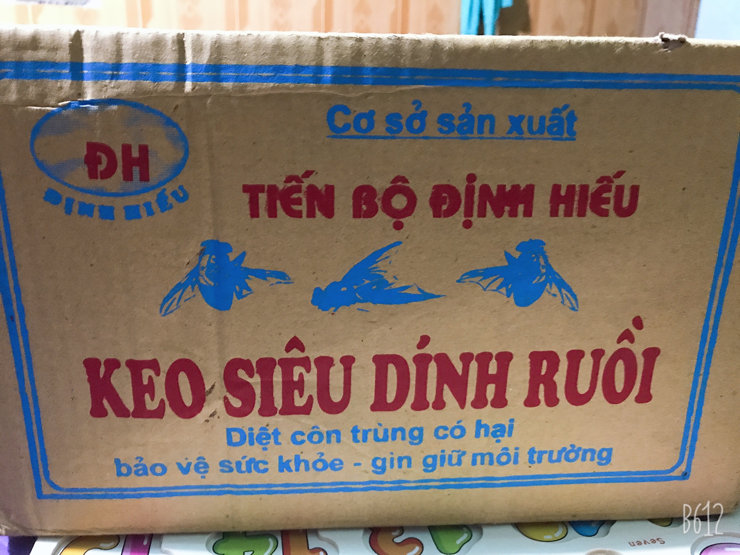 Sỉ 1 thùng keo dính ruồi 1000 miếng
