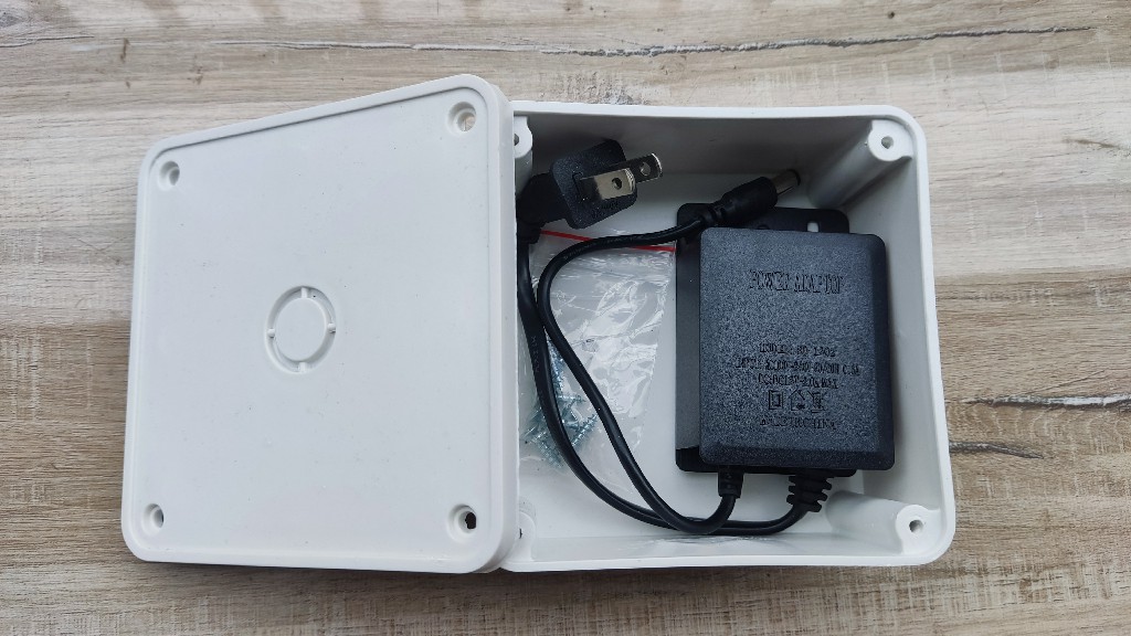 Hộp Kỹ Thuật Kèm Nguồn 12V 2A Chuyên Dùng Cho Camera Giám Sát - Hộp nối gắn Cam kèm nguồn rời nuôi Cam 12V 2A cung cấp nguồn 12V cho các thiết bị 12V - Hộp nối liền nguồn vừa giấu dây vừa làm hộp gắn cho camera